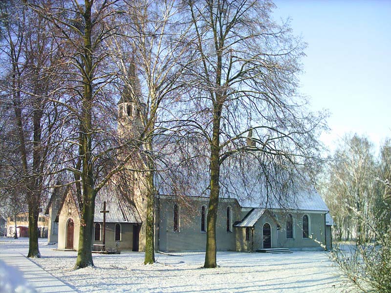 Kościół-parafialny-w-Sadlinkach.jpg