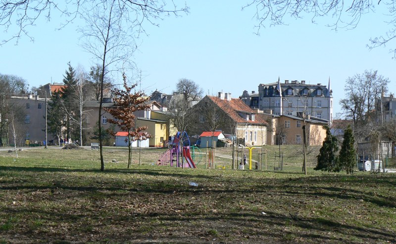 Plac zabaw za urzędem.JPG