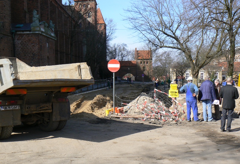 przebudowa placu przy teatrze.JPG