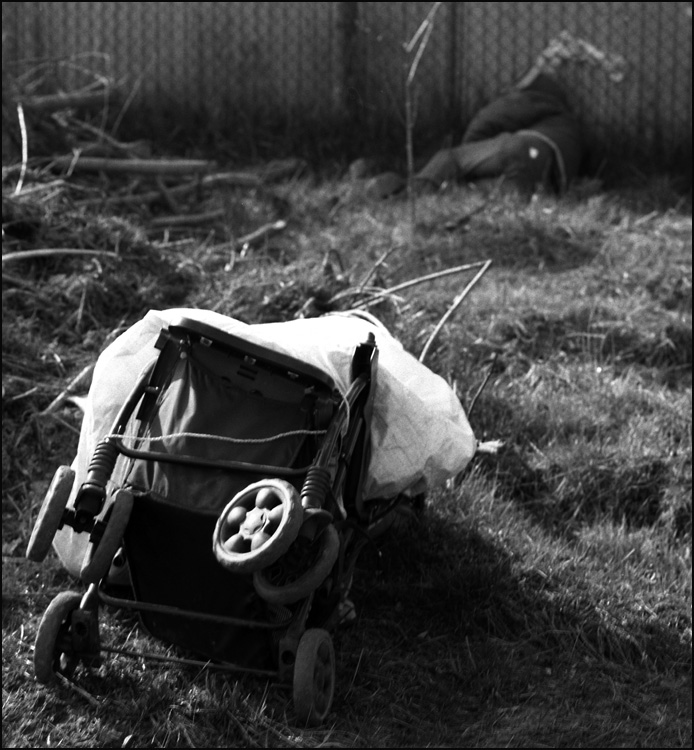 mężczyzna z wózkiem.jpg