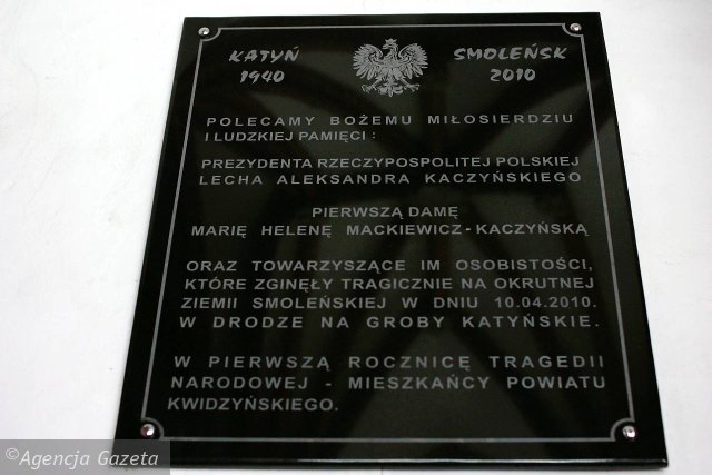 z9369383X,Tablica-poswiecona-ofiarom-katastrofy-smolenskiej.jpg