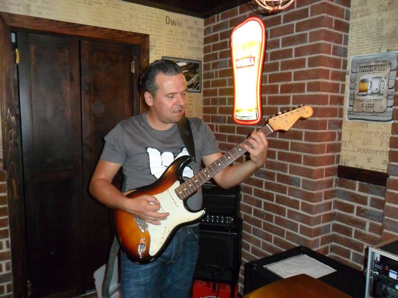 Fender Stratocaster.JPG