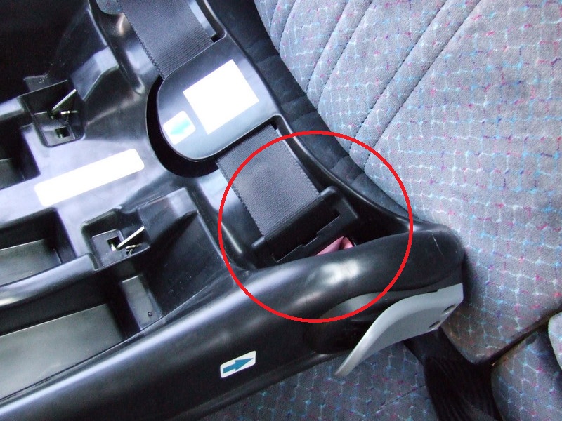 zamek wchodzi do bazy.jpg