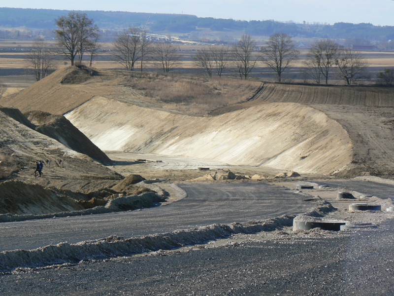 zjazd do mostku na Liwce.JPG