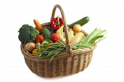 9168726-koszyk-wypelniona-partii-warzyw-samodzielnie-nad-bialym.jpg