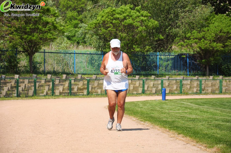 bieg papiernika ostatni zawodnik kopia.jpg