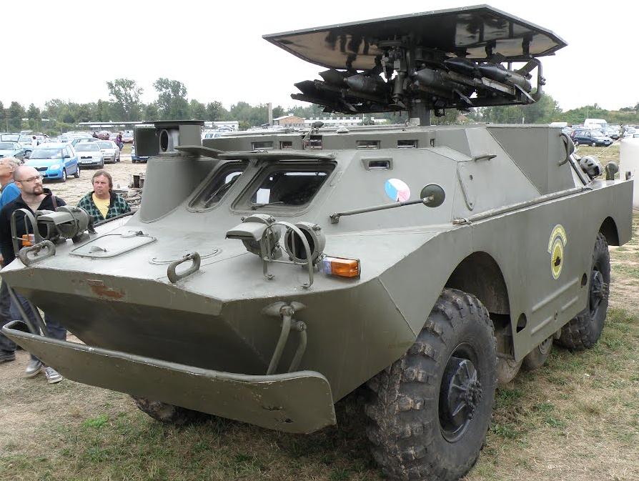 BRDM-2 z pociskami na prowadnicach.jpg