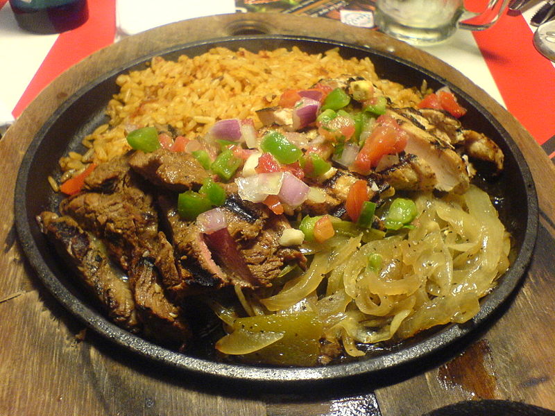800px-Flickr_elisart_324248450--Beef_and_chicken_fajitas.jpg