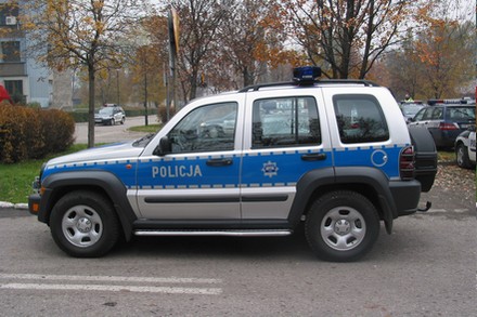 Policyjny_jeep_nowych_2079408.jpg
