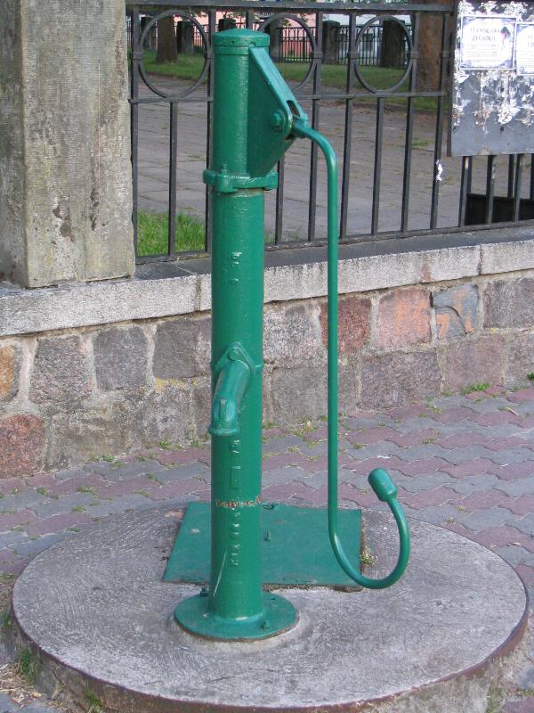 pompa, Słowiańska (kościól św. Trójcy).JPG